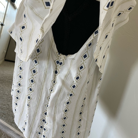 NWT off shoulder blouse. Size large. - Picture 4 of 5